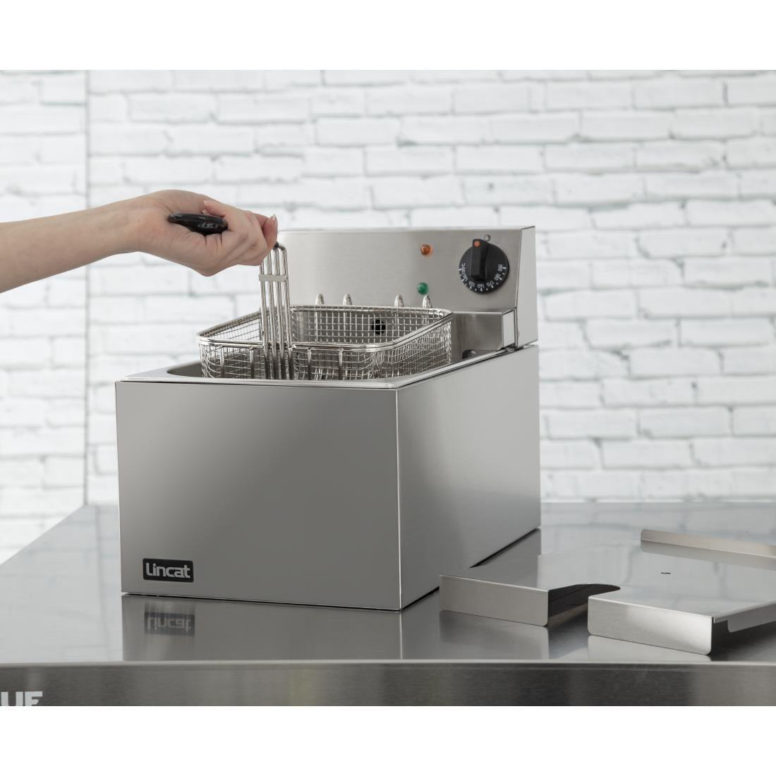 Lincat Single Tank Single Basket Countertop Electric Fryer LDF